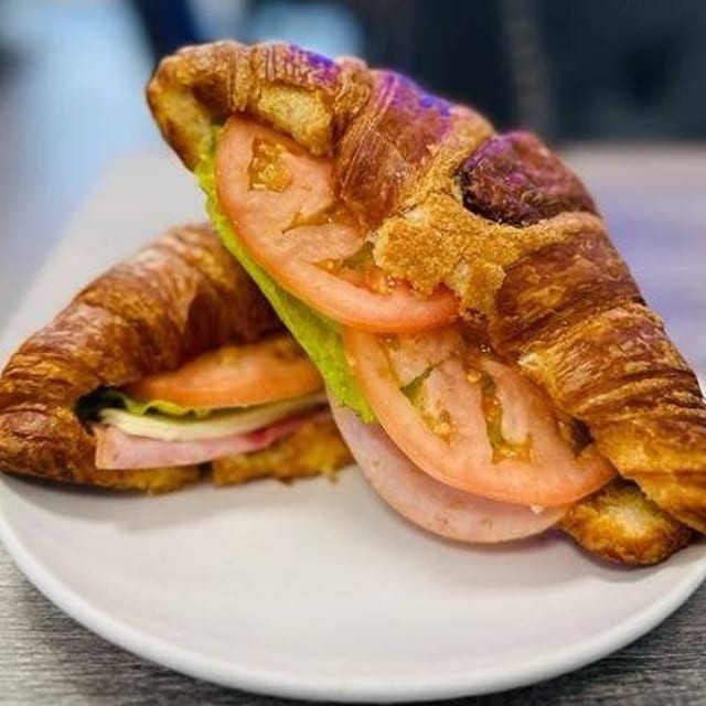 Vita Nostra Croissant.